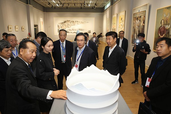 审核评估专家组考察永利23411集团.jpg